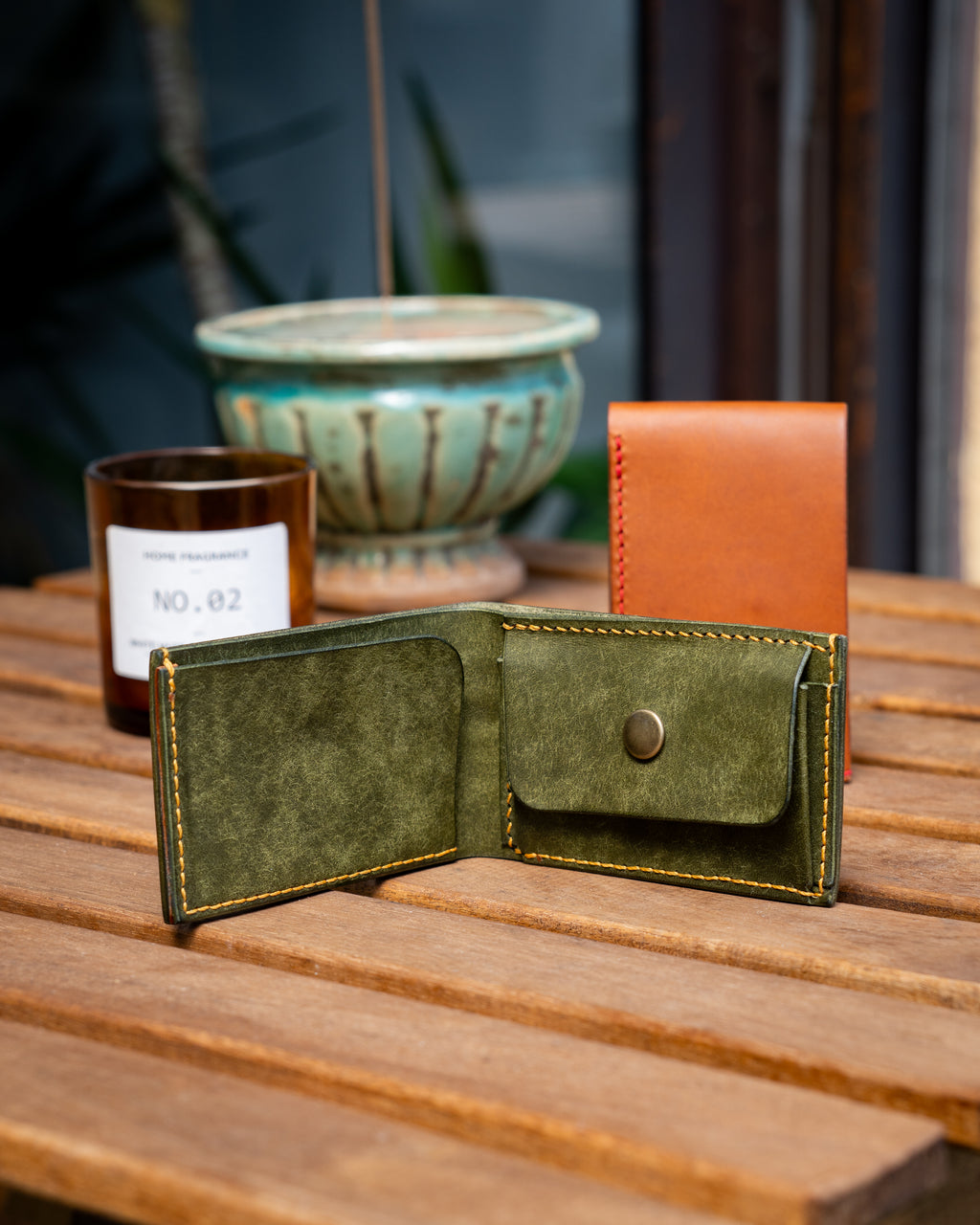 Compact Leather Bifold Wallet Handstitched
