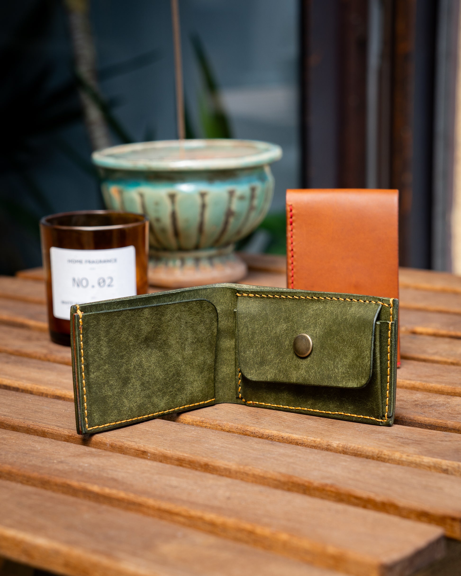 Compact Leather Bifold Wallet Handstitched