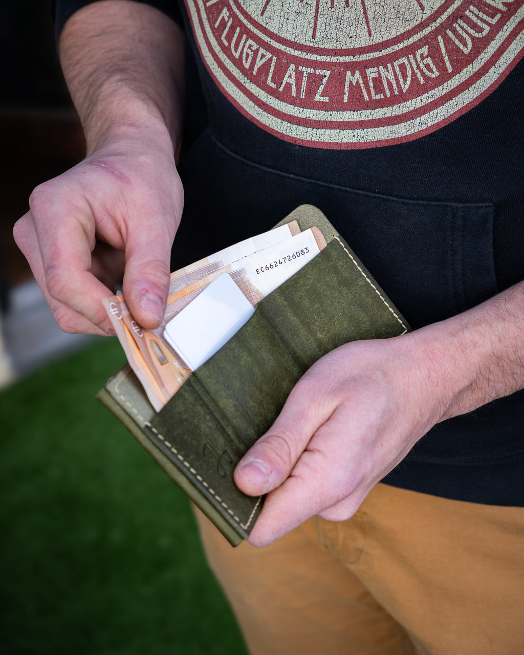 Hangenähter Falt Geldbeutel in kompaktem Format