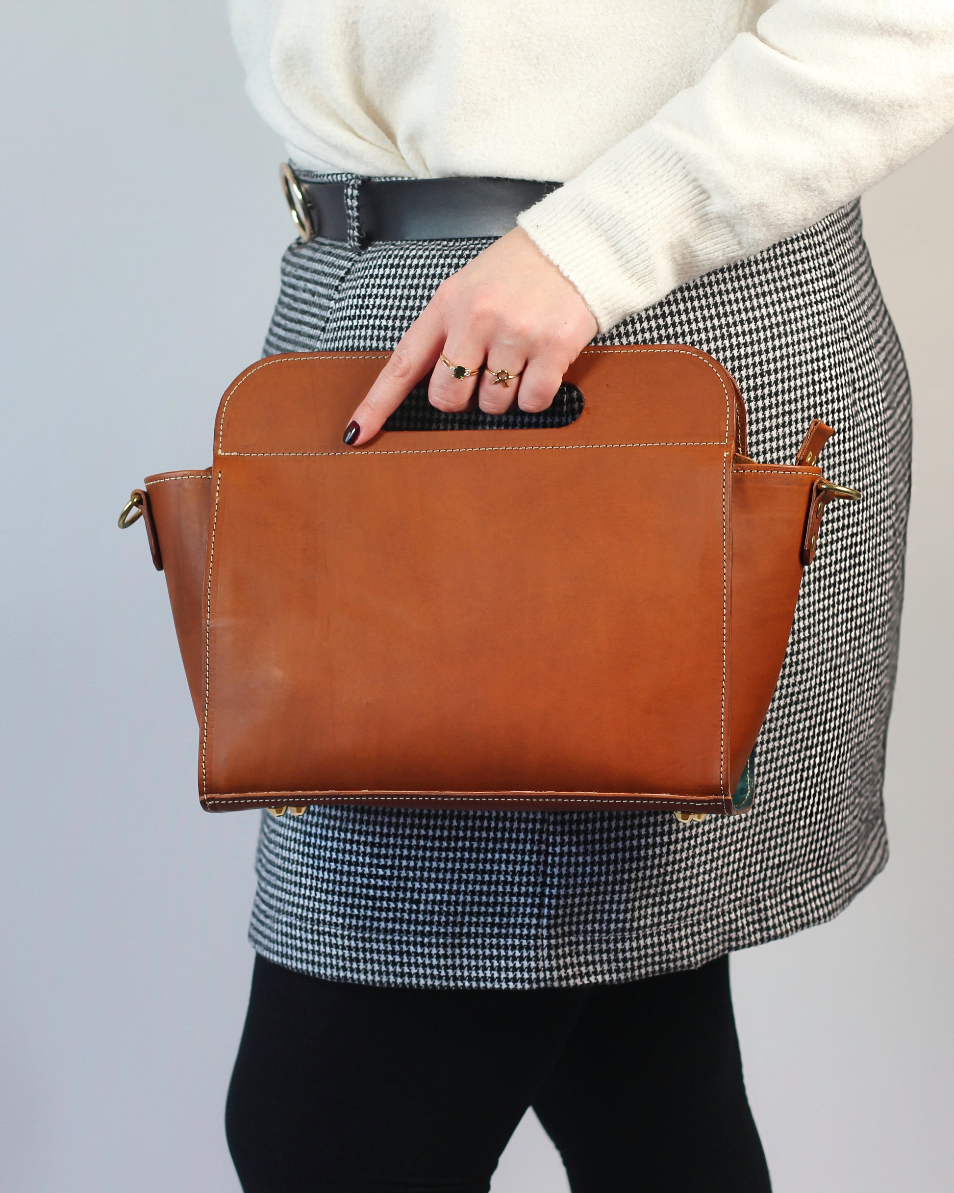 Leather Handbag Pattern with Integrated Handles