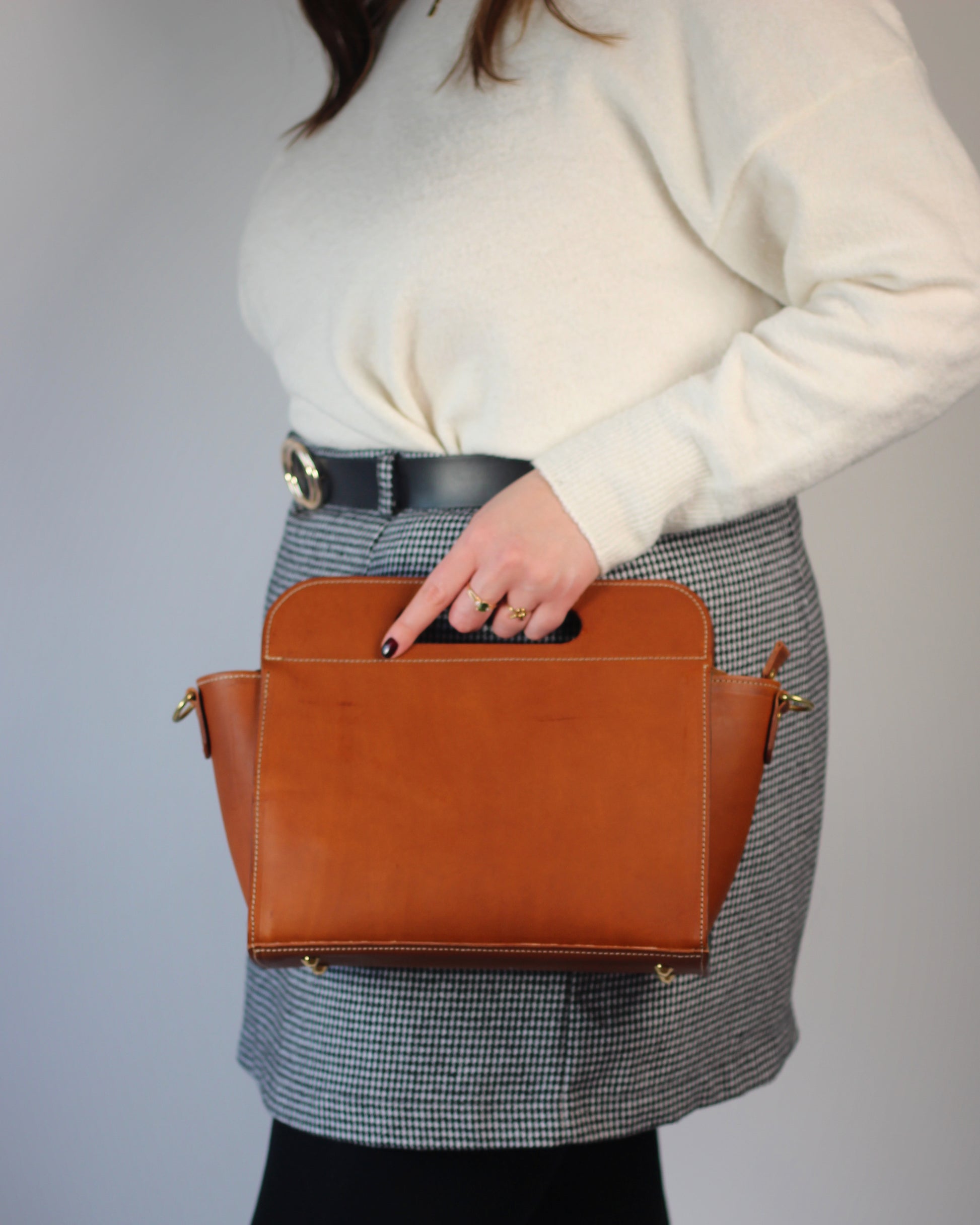 Leather Handbag Pattern with Integrated Handles