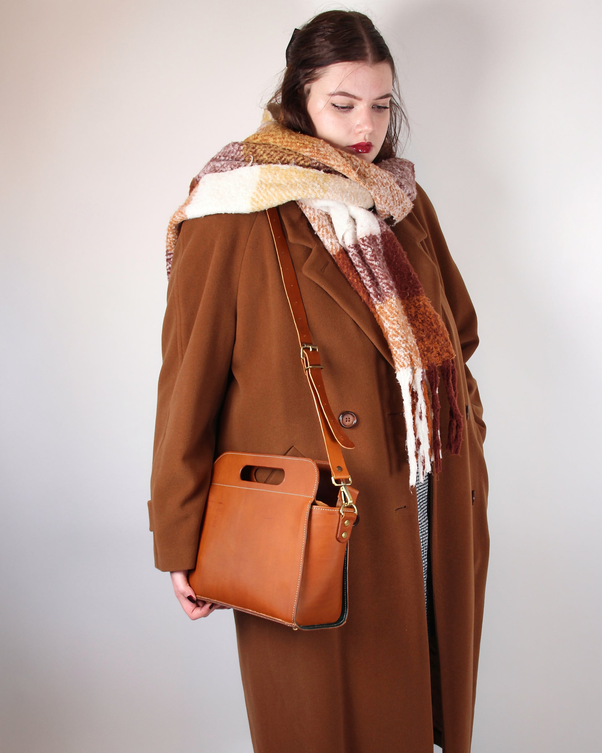 Leather Handbag Pattern with Integrated Handles