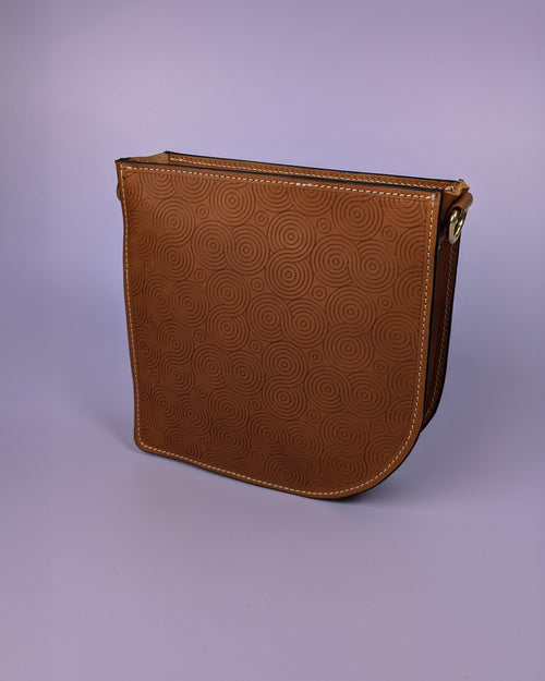 Crossbody Tasche mit Gravur Muster